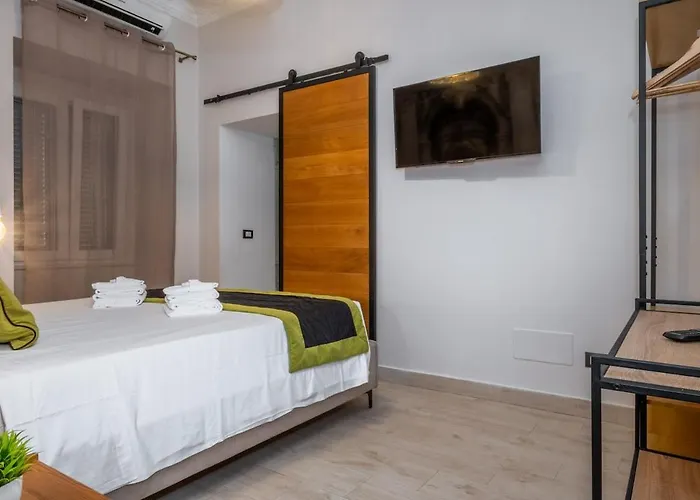 Ht Urban Atrium Apartment